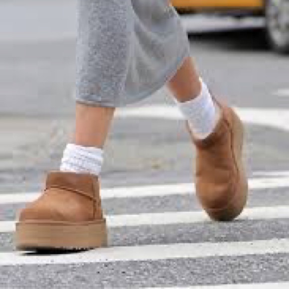 Ugg Ultra Mini Platforms ~ Size 8W/7M - Picture 9 of 16